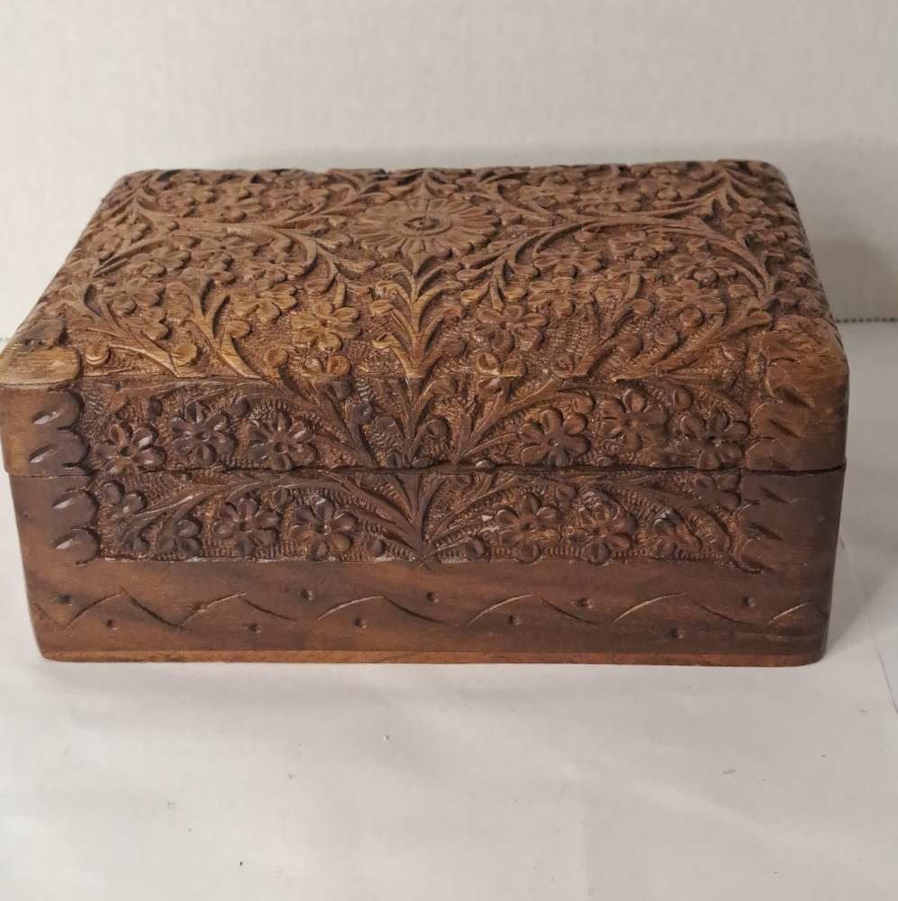 Beautiful Wooden Carved Jewellery/Decorative Box Made In India.